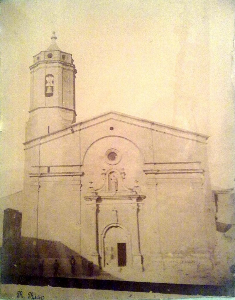 De quant encara no hi havia rellotge, però sí les imatges de St. Domènec i l'Assumció a la façana